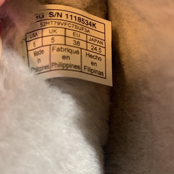 UGG Classic Short Shimmer Metallic Boots - Picture 7 of 8